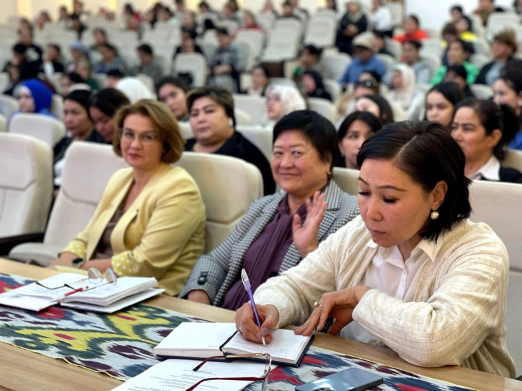 Педагоги проекта «УчимЗнаем» провели стажировочную сессию для коллег в Узбекистане.